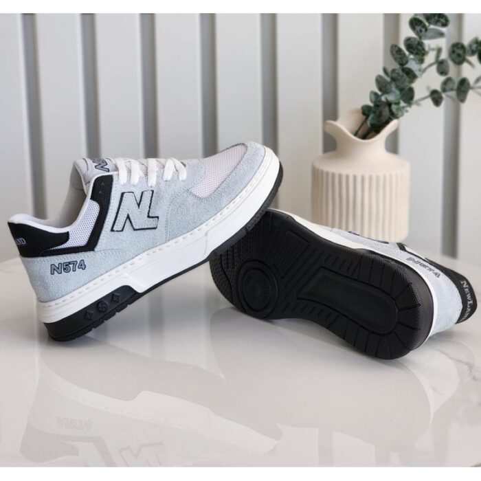 ⁦حذاء رياضي للرجال لون رمادي فاتح ونعل أبيض⁩ - الصورة ⁦3⁩