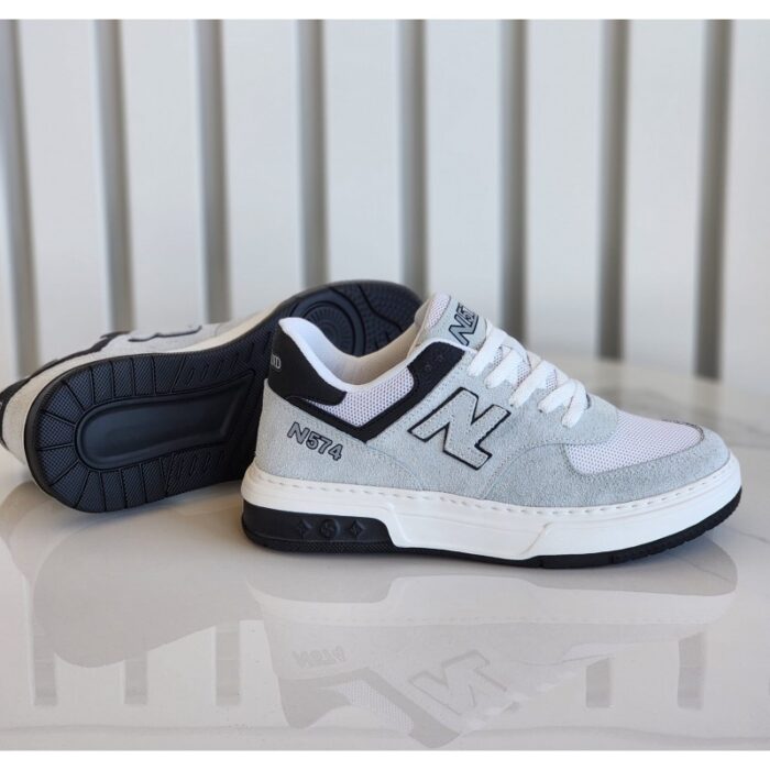 ⁦حذاء رياضي للرجال لون رمادي فاتح ونعل أبيض⁩ - الصورة ⁦4⁩