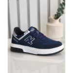 ⁦حذاء رياضي للرجال لون كحلي ونعل أبيض⁩ - الصورة ⁦2⁩