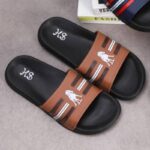 شبشب رجالي لون بني مخطط أبيض وبني