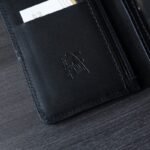 محفظة جلد طبيعي للرجال لون أسود