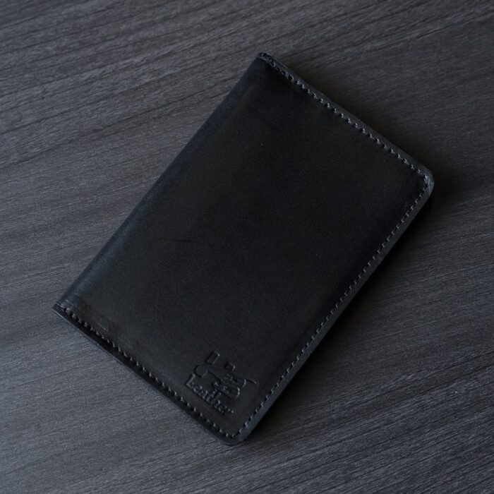 ⁦محفظة جلد طبيعي للرجال لون أسود⁩ - الصورة ⁦2⁩