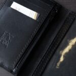 ⁦محفظة جلد طبيعي للرجال لون أسود⁩ - الصورة ⁦5⁩