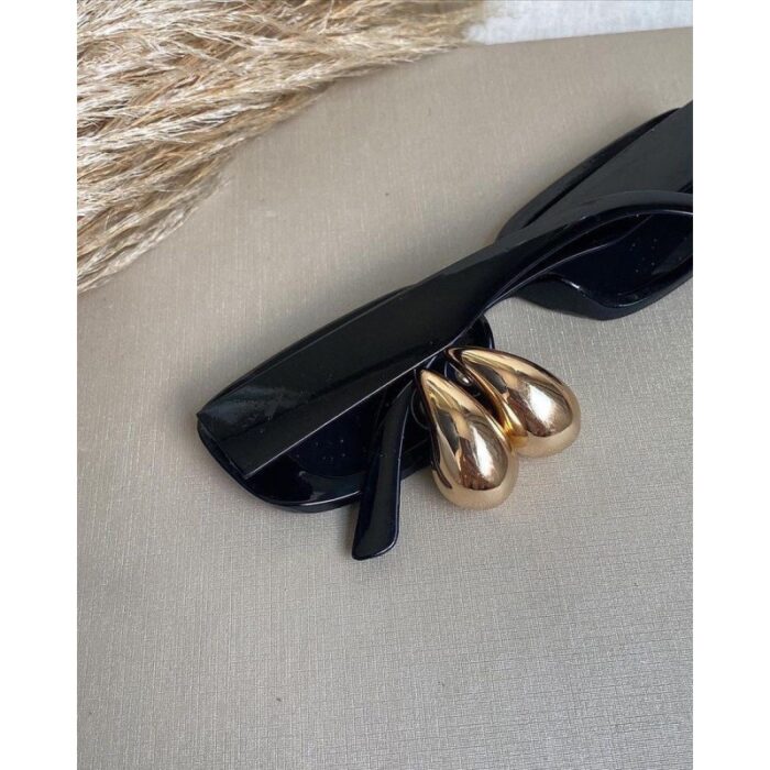 10337084_685e8db4cf6a9 حلق ذهبي بتصميم دمعة حجم وسط - الصورة 1