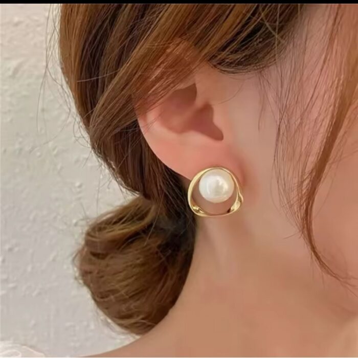 10337089_685e8db8c821a حلق ذهبي مع لولو - الصورة 1