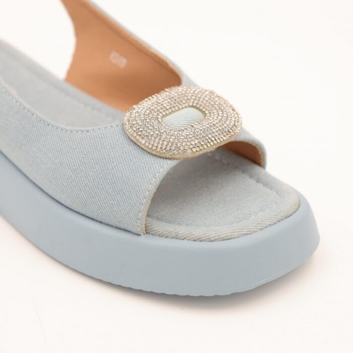 103383216_685eb8f51388b صندل للصبايا قماش لون جينز فاتح - الصورة 1