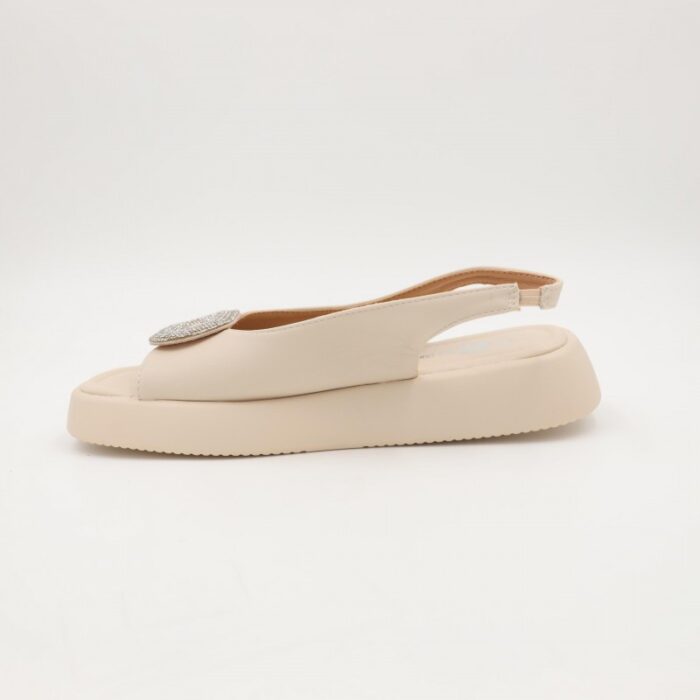 ⁦صندل للصبايا قماش لون بيج⁩ - الصورة ⁦2⁩