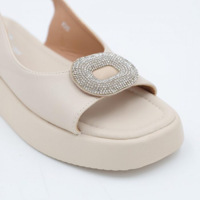 ⁦صندل للصبايا قماش لون بيج⁩ - الصورة ⁦4⁩