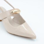 ⁦حذاء كعب متوسط رفيع للنساء لون بيج لامع⁩ - الصورة ⁦7⁩