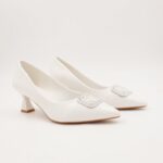 حذاء كعب رفيع عالي للنساء لون ابيض