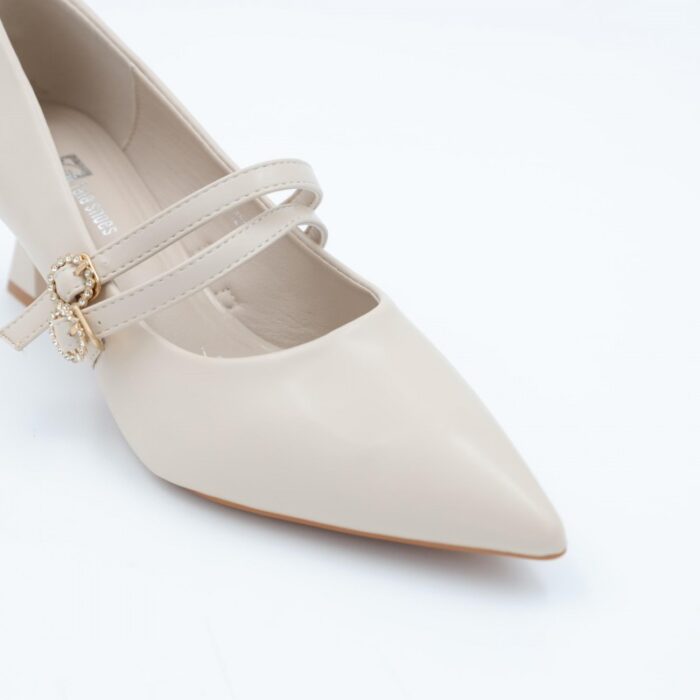 ⁦حذاء كعب رفيع متوسط للنساء مع حزام لون بيج⁩ - الصورة ⁦4⁩