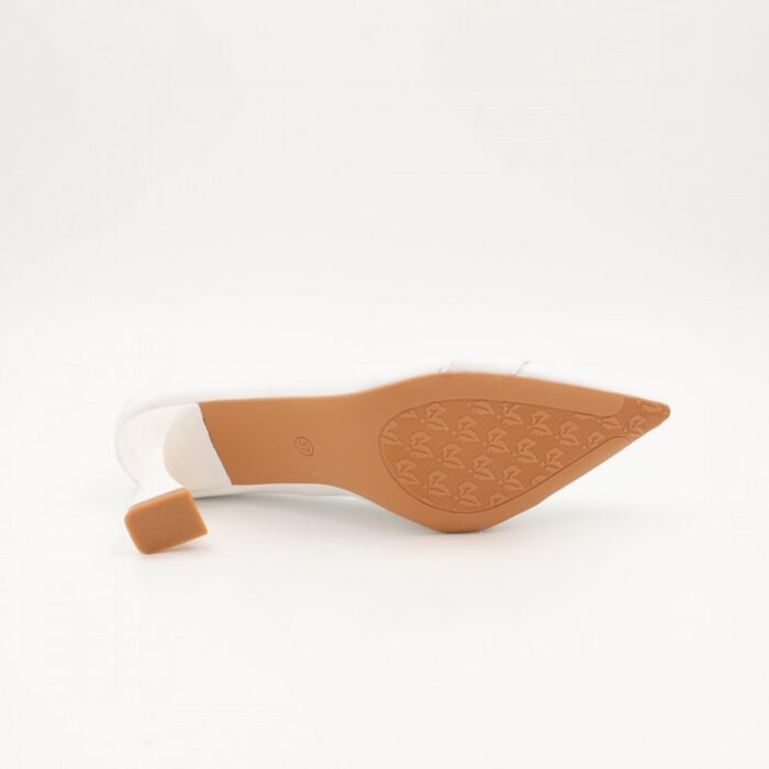 103383254_685eb9a120e3e حذاء كعب عالي رفيع للنساء لون ابيض - الصورة 1