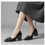 ⁦حذاء كعب متوسط نسائي بتصميم كلاسيكي لون اسود⁩ - الصورة ⁦9⁩