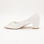 حذاء كعب متوسط نسائي بتصميم كلاسيكي لون ابيض