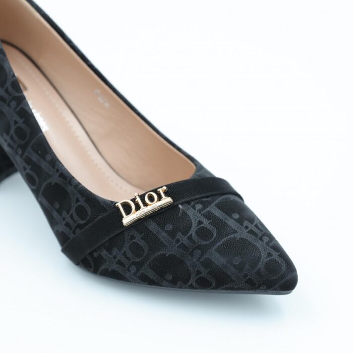 ⁦حذاء كعب نسائي أنيق بتصميم كلاسيكي بنقشة لون اسود⁩ - الصورة ⁦8⁩