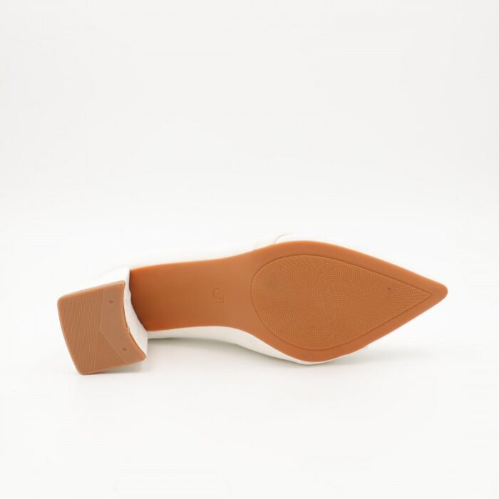 103383264_685eb9c887dee حذاء كعب نسائي أنيق بتصميم كلاسيكي بنقشةلون ابيض - الصورة 1