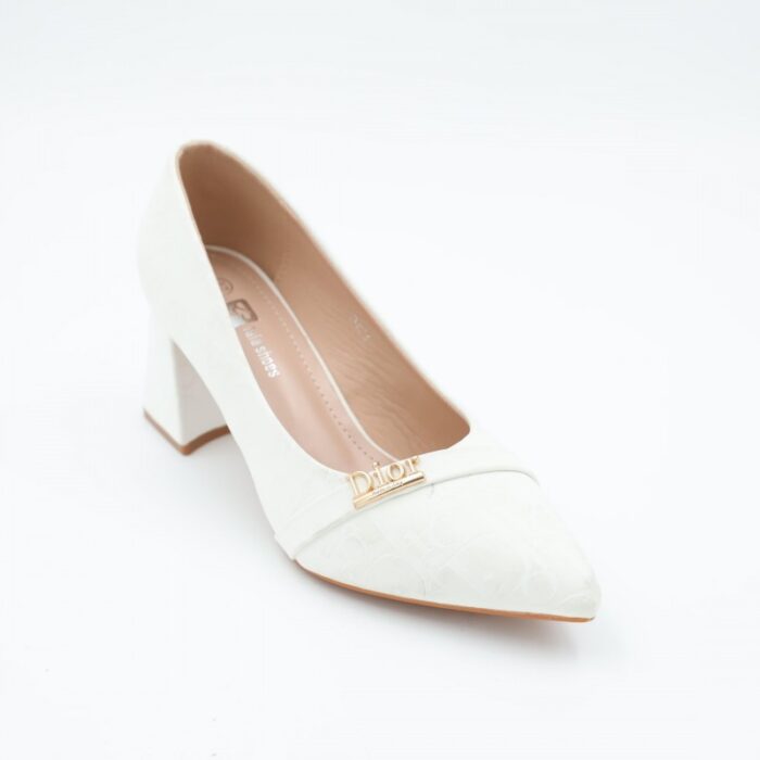 ⁦حذاء كعب نسائي أنيق بتصميم كلاسيكي بنقشةلون ابيض⁩ - الصورة ⁦2⁩