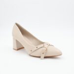 ⁦حذاء كعب متوسط نسائي بتصميم كلاسيكي مع احزمه مزخرفه لون بيج⁩ - الصورة ⁦2⁩