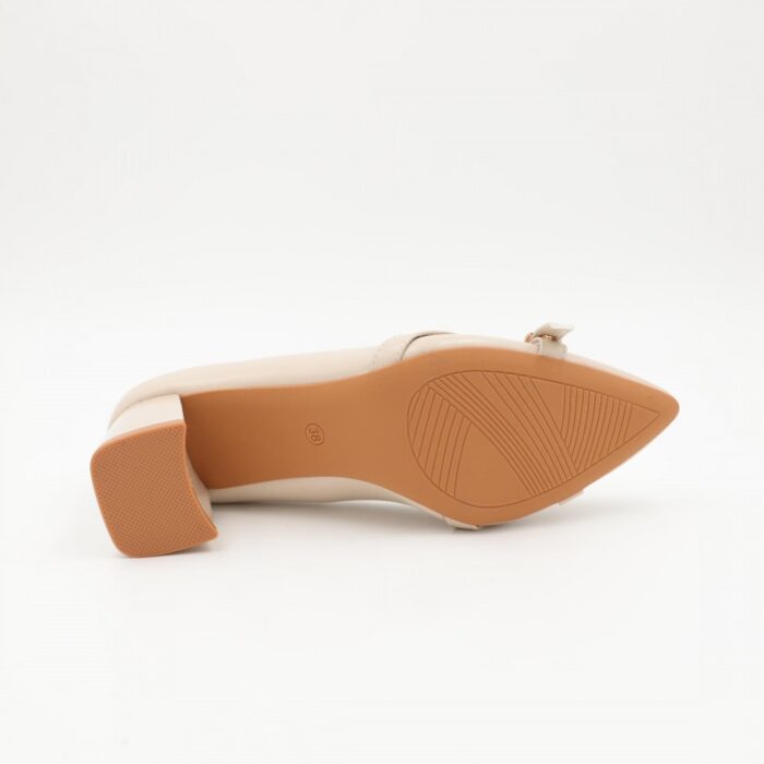 ⁦حذاء كعب متوسط نسائي بتصميم كلاسيكي مع احزمه مزخرفه لون بيج⁩ - الصورة ⁦5⁩