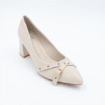 ⁦حذاء كعب متوسط نسائي بتصميم كلاسيكي مع احزمه مزخرفه لون بيج⁩ - الصورة ⁦6⁩