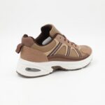 ⁦حذاء سبورت مريح و انيق و عملي للصبايا لون بيج وبني⁩ - الصورة ⁦4⁩