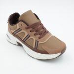 ⁦حذاء سبورت مريح و انيق و عملي للصبايا لون بيج وبني⁩ - الصورة ⁦7⁩