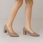 ⁦حذاء كعب عريض متوسط للنساء لون بيج⁩ - الصورة ⁦8⁩