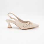 ⁦حذاء كعب متوسط نسائي بكعب رفيع وحزام مزخرف بتصميم مفتوح من الخلف لون بيج⁩ - الصورة ⁦3⁩