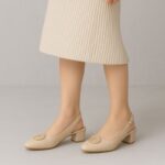 ⁦حذاء كعب متوسط نسائي بكعب عريض بتصميم مفتوح من الخلف لون بيج⁩ - الصورة ⁦7⁩