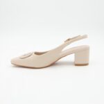 ⁦حذاء كعب متوسط نسائي بكعب عريض بتصميم مفتوح من الخلف لون بيج⁩ - الصورة ⁦4⁩