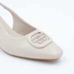 ⁦حذاء كعب متوسط نسائي بكعب عريض بتصميم مفتوح من الخلف لون بيج⁩ - الصورة ⁦6⁩