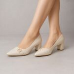 ⁦حذاء كعب عريض متوسط للنساء لون بيج⁩ - الصورة ⁦7⁩