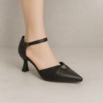 ⁦حذاء كعب متوسط بتصميم قلب مفتوح من الخلف للنساء لون أسود⁩ - الصورة ⁦7⁩