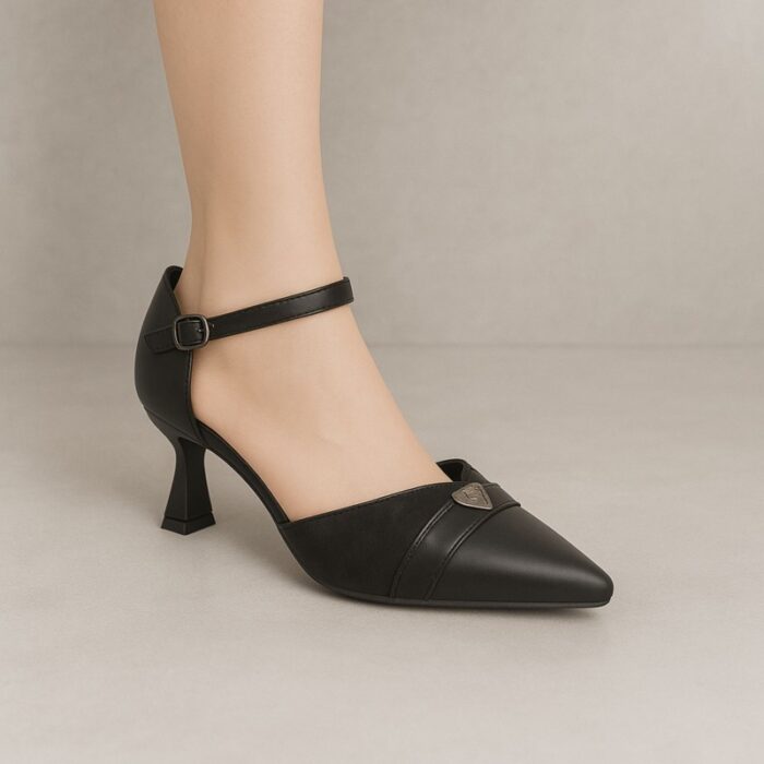 ⁦حذاء كعب متوسط بتصميم قلب مفتوح من الخلف للنساء لون أسود⁩ - الصورة ⁦7⁩