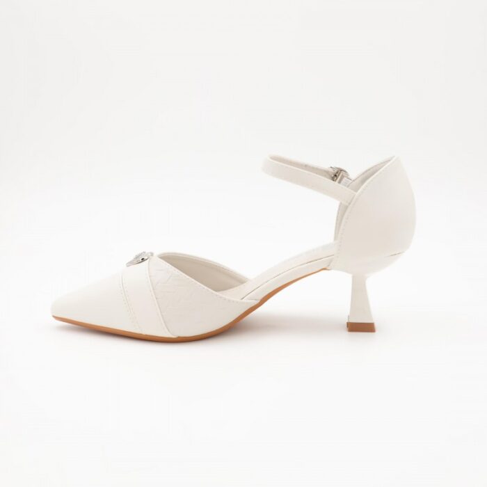 ⁦حذاء كعب متوسط بتصميم قلب مفتوح من الخلف للنساء لون ابيض⁩ - الصورة ⁦4⁩