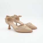 حذاء كعب متوسط بتصميم قلب مفتوح من الخلف للنساء لون بيج