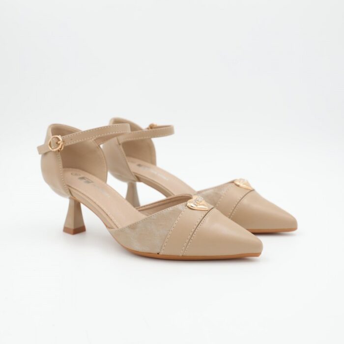 103383306_685eba6d2a0b0 حذاء كعب متوسط بتصميم قلب مفتوح من الخلف للنساء لون بيج - الصورة 1