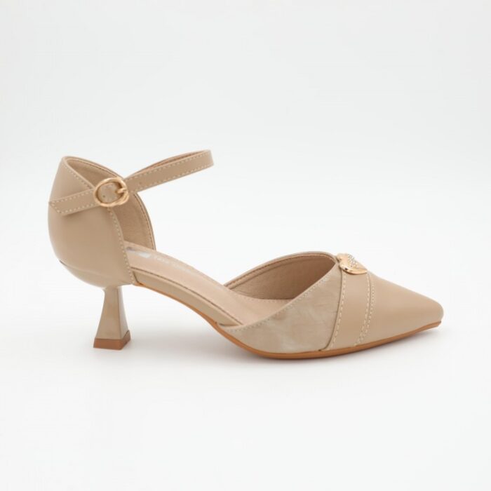 ⁦حذاء كعب متوسط بتصميم قلب مفتوح من الخلف للنساء لون بيج⁩ - الصورة ⁦3⁩