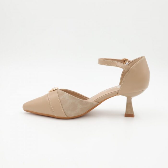 ⁦حذاء كعب متوسط بتصميم قلب مفتوح من الخلف للنساء لون بيج⁩ - الصورة ⁦4⁩