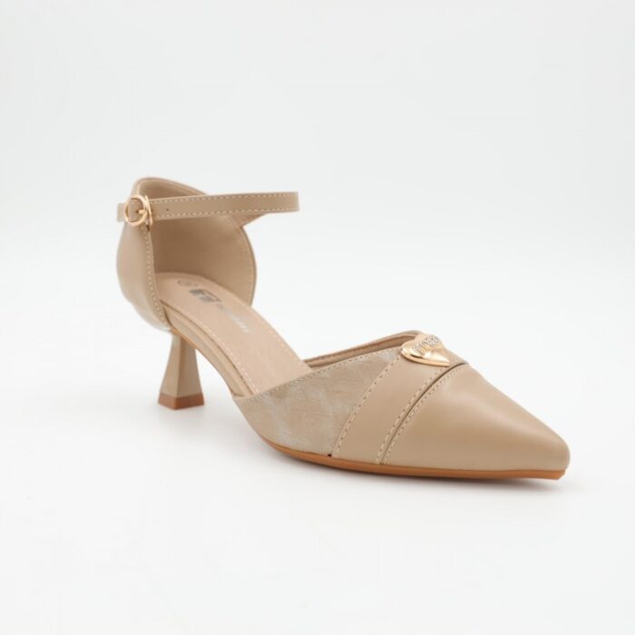 ⁦حذاء كعب متوسط بتصميم قلب مفتوح من الخلف للنساء لون بيج⁩ - الصورة ⁦5⁩