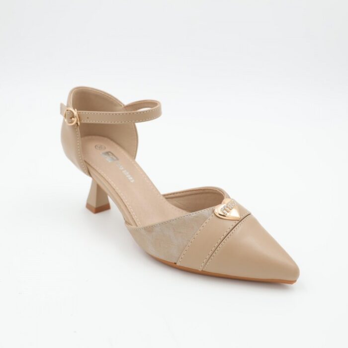 ⁦حذاء كعب متوسط بتصميم قلب مفتوح من الخلف للنساء لون بيج⁩ - الصورة ⁦6⁩