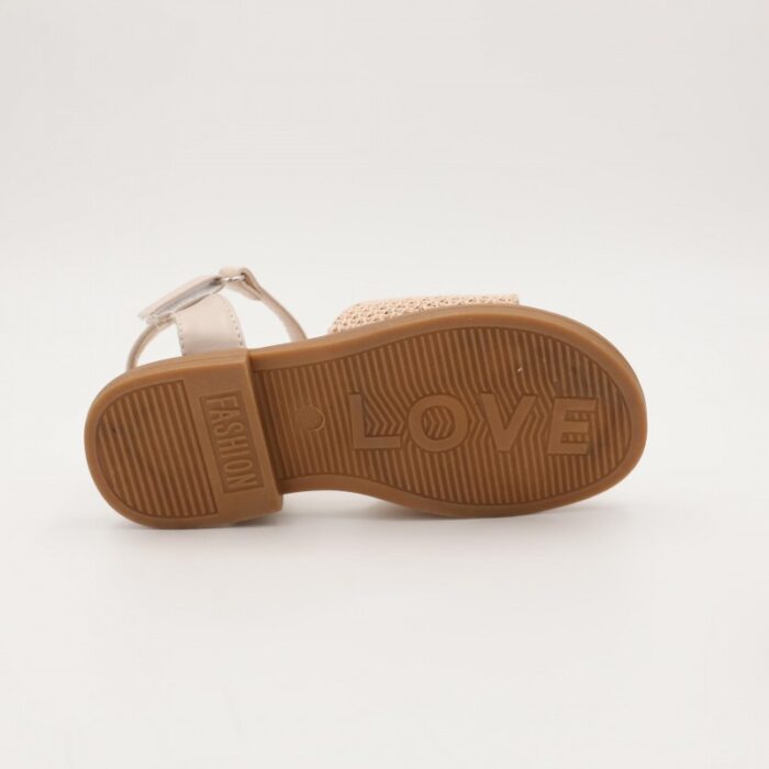 103383349_685ebb1bcc1c7 صندل بناتي مع حزام لون بيج - الصورة 1