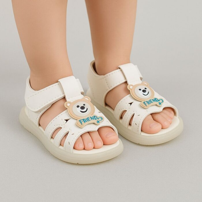 ⁦صندل أطفال بتصميم دبدوب لون ابيض⁩ - الصورة ⁦5⁩