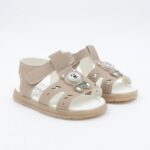 ⁦صندل أطفال بتصميم دبدوب لون بيج⁩ - الصورة ⁦2⁩