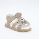 ⁦صندل أطفال بتصميم دبدوب لون بيج⁩ - الصورة ⁦3⁩