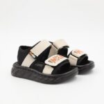 صندل اطفال ولادي مع لاصق لون اسود وبيج