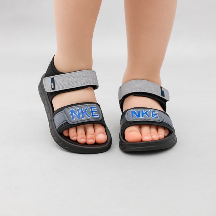 ⁦صندل اطفال ولادي مع لاصق لون اسود وسكني⁩ - الصورة ⁦5⁩