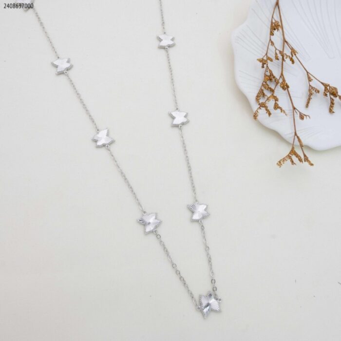 103383662_685ebe1b101fb سلسال طويل مع فراشات لون فضي - الصورة 1