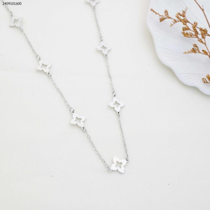 103383664_685ebe1d8fd4d سلسال طويل - ماركة لون فضي - الصورة 1