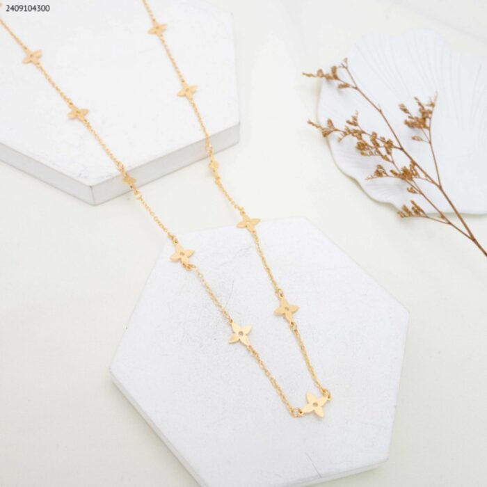 103383666_685ebe1fdac5c سلسال طويل بتصميم وردات طبقتين لون ذهبي - الصورة 1